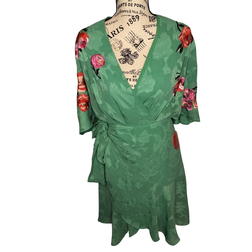 NWT Hope & Ivy The Amal Embroidered Flutter Sleeve Mini Wrap Dress Green‎ Size 6